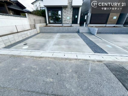 ���ԏ� ���ԃX�y�[�X��2�䕪����܂��I�Z�J���h�J�[�͂������A�o�C�N�⎩�]�ԂȂǂ��u���ꏊ�ɍ���܂���B