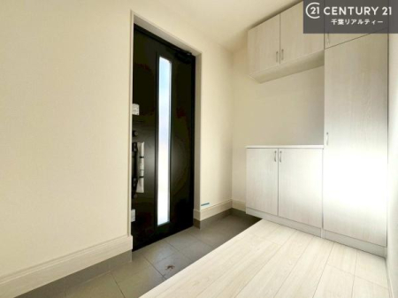 ���� �V���[�Y�{�b�N�X�t���Ȃ̂ŁA���ւ��Еt�����|�������₷���ł��I
�X�b�L���������ւŌ˂��J�����u�ԁA�������̂���S�n������Ԃ��o�}���Ă���܂��B