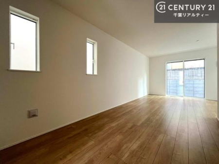 ���r���O �傫�ȑ�����͗z�������Ղ���荞�݁A���邳�Ɖ�����������鋏�S�n�̗ǂ���ԂŁA�����Ɖ߂��������Ȃ�悤�ȃ��r���O�Ɏd�オ���Ă��܂��I