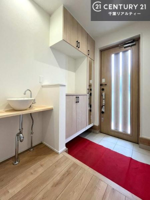 ���� �V���[�Y�{�b�N�X�t���Ȃ̂ŁA���ւ��Еt�����|�������₷���ł��I
�X�b�L���������ւŌ˂��J�����u�ԁA�������̂���S�n������Ԃ��o�}���Ă���܂��B

