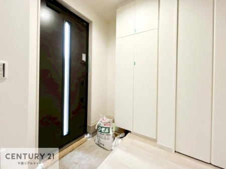 ���� �V���[�Y�C���N���[�[�b�g�t���Ȃ̂ŁA���ւ��Еt�����|�������₷���ł��I
�X�b�L���������ւŌ˂��J�����u�ԁA�������̂���S�n������Ԃ��o�}���Ă���܂��B