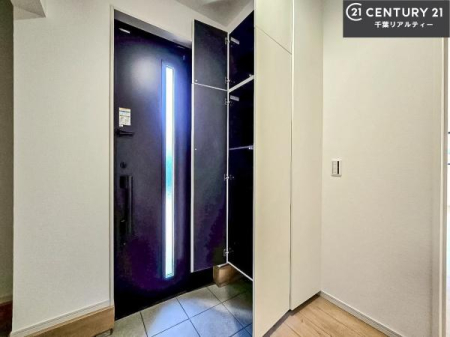 ���� �V���[�Y�{�b�N�X�t���Ȃ̂ŁA���ւ��Еt�����|�������₷���ł��I
�X�b�L���������ւŌ˂��J�����u�ԁA�������̂���S�n������Ԃ��o�}���Ă���܂��B