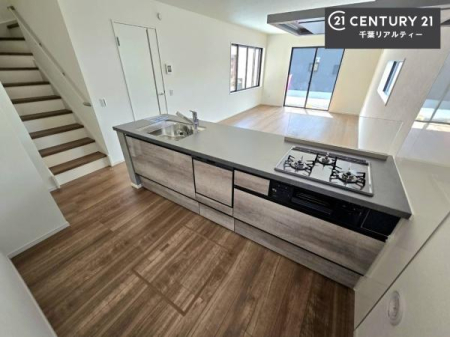 �L�b�`�� ��Ƃ肠�钲���X�y�[�X�ō�Ƃ����₷�����K�ȃL�b�`���ł��I
���q�l�ƈꏏ�ɂ��َq������y���߂�L�X�X�y�[�X�ł��B�y�����������ԂɂȂ肻���ł��ˁI