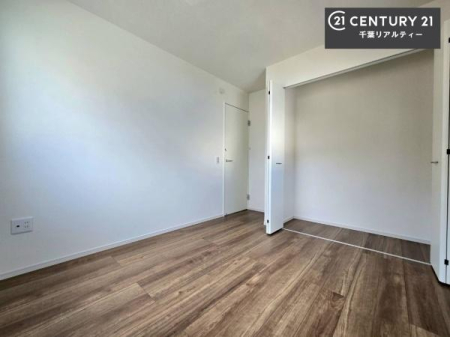 �q������ ���[�X�y�[�X���t���Ă���̂ŁA�}�ȗ��q���ł��U�炩��������������T�b�ƕЂÂ����đ�ϕ֗��ł��I�ǖʂ��L�X���Ă���̂ŁA�׋�����x�b�h�̒u����ɍ���܂���I