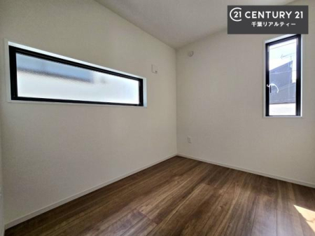 �m�� 2�ʍ̌����m�ۂ������邢�����́A���ʂ����ǂ��A���邭��ϋ��S�n�̗ǂ���ԂƂȂ��Ă���܂��B�����b�N�X���ĉ߂�����S�n�̗ǂ��������ł��I���̖ڊo�߂��X�b�L�����܂��ˁI