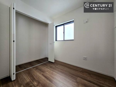 �q������ ���[�X�y�[�X���t���Ă���̂ŁA�}�ȗ��q���ł��U�炩��������������T�b�ƕЂÂ����đ�ϕ֗��ł��I�ǖʂ��L�X���Ă���̂ŁA�׋�����x�b�h�̒u����ɍ���܂���I