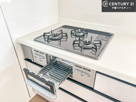 �L�b�`�� �R�����͎O������̂ł������̓����i�s���ł��܂��B
�������O�����t���ł��B�����X�y�[�X���L�X���Ă���׍�Ƃ����₷���I