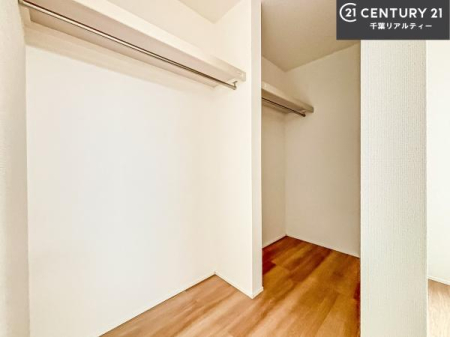 ���[ �E�H�[�N�C���N���[�[�b�g�t���ł��B��������̂��m���Ȃǂ����[���Ă��������ł��ˁI���ɂ���@�������ȂǋG�ߕ��̑傫�ȉƓd�����[�ł��܂��B