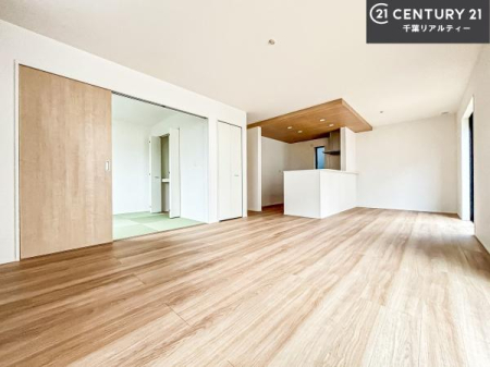 ���r���O �J�����̂���L�XLDK�I�\�t�@�[��_�C�j���O�e�[�u����u���Ă������ɂȂ�Ȃ��̂ŉ��K�ɉ߂����܂��I�R�~���j�P�[�V���������₷�����r���O�ł��I