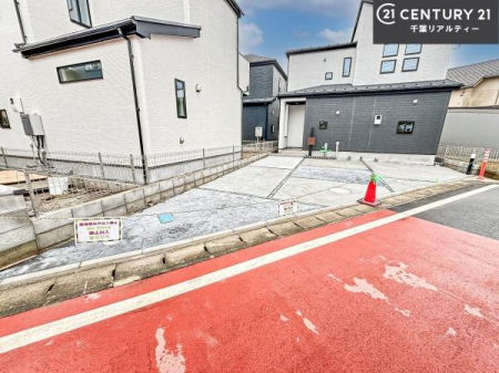 ���ԏ� ���ԃX�y�[�X��2�䕪����܂��I�Z�J���h�J�[�͂������A�o�C�N�⎩�]�ԂȂǂ��u���ꏊ�ɍ���܂���B