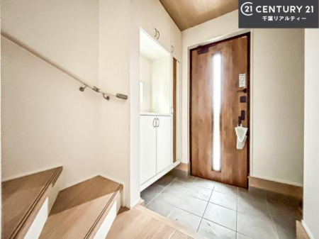 ���� �V���[�Y�{�b�N�X�t���Ȃ̂ŁA���ւ��Еt�����|�������₷���ł��I
�X�b�L���������ւŌ˂��J�����u�ԁA�������̂���S�n������Ԃ��o�}���Ă���܂��B