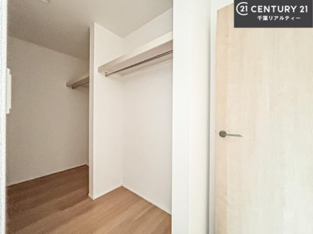 ���[ �E�H�[�N�C���N���[�[�b�g�t���ł��B��������̂��m���Ȃǂ����[���Ă��������ł��ˁI���ɂ���@�������ȂǋG�ߕ��̑傫�ȉƓd�����[�ł��܂��B