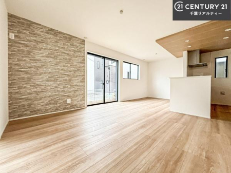 ���r���O �J�����̂���L�XLDK�I�\�t�@�[��_�C�j���O�e�[�u����u���Ă������ɂȂ�Ȃ��̂ŉ��K�ɉ߂����܂��I�R�~���j�P�[�V���������₷�����r���O�ł��I