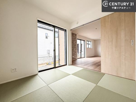 �a�� �^�^�~�̍��肪���炬��^����A�����b�N�X��ԁB�����傫���J�����̂���a���ƂȂ��Ă���܂��B���{�l�̐S������u�a�v�̋�ԁB�䑐�̍���Y����Ԃ͖����̂ЂƎ������o���Ă���܂��I