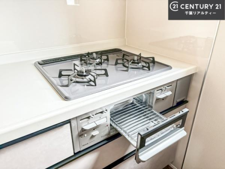 �L�b�`�� �R�����͎O������̂ł������̓����i�s���ł��܂��B
�������O�����t���ł��B�����X�y�[�X���L�X���Ă���׍�Ƃ����₷���I