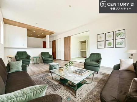 ���r���O �Ƌ��CG�p�[�X�ł��B�S�n�ǂ����r���O�͉Ƒ������R�ƏW�܂�܂��B�Ƒ��c�R�̎��Ԃ����������ł��B���Ƒ��ƁA����w�[���������Ԃ��߂��������ł��ˁB���邭�J���I�ȋ�Ԃł��B