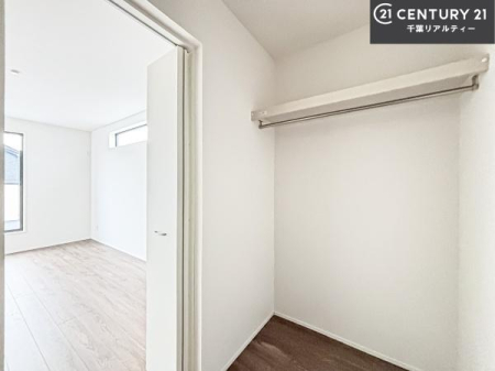 ���[ �E�H�[�N�C���N���[�[�b�g�t���ł��B��������̂��m���Ȃǂ����[���Ă��������ł��ˁI���ɂ���@�������ȂǋG�ߕ��̑傫�ȉƓd�����[�ł��܂��B