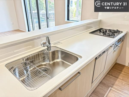 �L�b�`�� ��l�C�̑Ζʎ��V�X�e���L�b�`�����̗p���Ă��܂��I���Ƒ��̃R�~���j�P�[�V���������R�Ƒ�����݌v�ł��B
���q�l�ɂ��ڂ��͂��̂Ŋ������ł��ˁB���[�͂�����܂��I