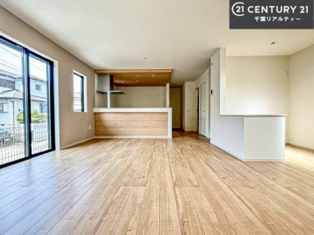 ���r���O �D�����z���܂肪�_�C�j���O�L�b�`������ł���ċ��S�n�̗ǂ���Ԃ����o���Ă���܂��I
���R�ƉƑ����W����b��������S�n�悢��ԁI