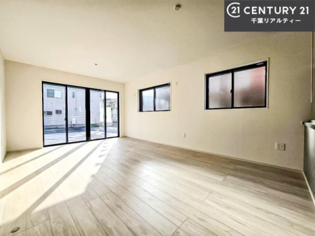 ���r���O �S�n�ǂ����r���O�͉Ƒ������R�ƏW�܂�܂��B�Ƒ��c�R�̎��Ԃ����������ł��B���Ƒ��ƁA����w�[���������Ԃ��߂��������ł��ˁB