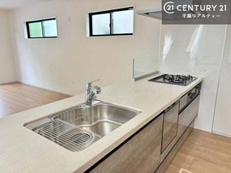 �L�b�`�� ���C�h�ȃV���N�ł��ˁI�������˂ɂ������������₷���Ǝ����y�X�d�l�̃V�X�e���L�b�`���ł��I
�f�U�C�����Ƌ@�\�������˂��L�b�`���Ő�����������܂��ˁI