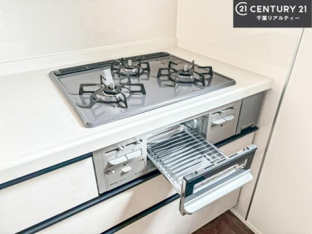 �L�b�`�� �R�����͎O������̂ł������̓����i�s���ł��܂��B
�������O�����t���ł��B�����X�y�[�X���L�X���Ă���׍�Ƃ����₷���I