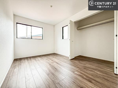 ���r���O�ȊO�̋��� �V���v���Ƀf�U�C������Ă��邽�߁A�Ƌ��I�т܂���I
���C�ɓ���̉Ƌ��u���Ă��낰���Ԃ���邱�Ƃ��ł��܂��B