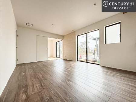 ���r���O �J�����̂���L�XLDK�I�\�t�@�[��_�C�j���O�e�[�u����u���Ă������ɂȂ�Ȃ��̂ŉ��K�ɉ߂����܂��I�R�~���j�P�[�V���������₷�����r���O�ł��I