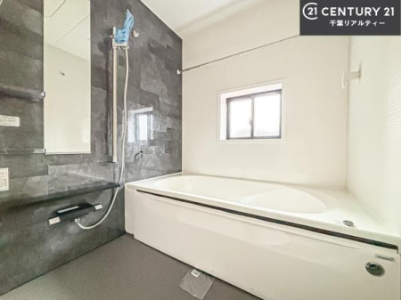 ���� �������������l�̕��͋C�̃o�X���[���́A�����o�Ă��ăo�X�^�C�����[���I
���d���撣���Ă��邲�J���ɂ��D�݂̓����̓����܂����āA�y����ł݂Ă͂������ł��傤���H