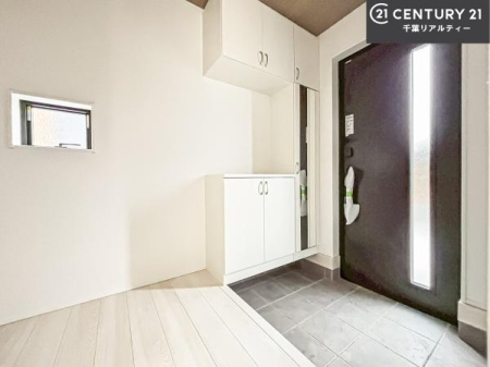 ���� �V���[�Y�{�b�N�X�t���Ȃ̂ŁA���ւ��Еt�����|�������₷���ł��I
�X�b�L���������ւŌ˂��J�����u�ԁA�������̂���S�n������Ԃ��o�}���Ă���܂��B