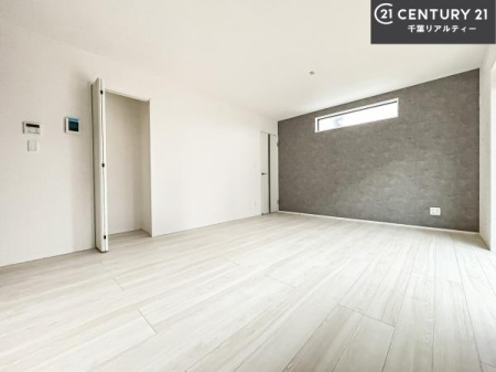 ���r���O �J�����̂���L�XLDK�I�\�t�@�[��_�C�j���O�e�[�u����u���Ă������ɂȂ�Ȃ��̂ŉ��K�ɉ߂����܂��I�R�~���j�P�[�V���������₷�����r���O�ł��I