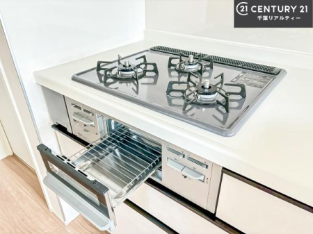 �L�b�`�� �R�����͎O������̂ł������̓����i�s���ł��܂��B
�������O�����t���ł��B�����X�y�[�X���L�X���Ă���׍�Ƃ����₷���I