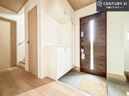 ���� �V���[�Y�{�b�N�X�t���Ȃ̂ŁA���ւ��Еt�����|�������₷���ł��I
�X�b�L���������ւŌ˂��J�����u�ԁA�������̂���S�n������Ԃ��o�}���Ă���܂��B