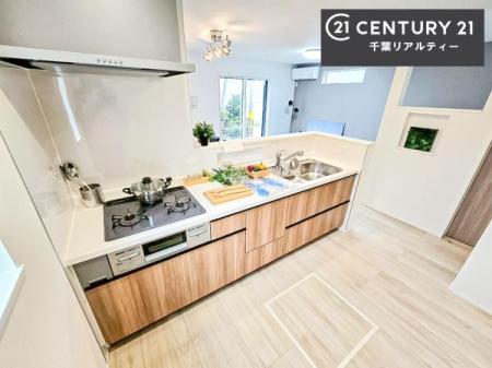 �L�b�`�� ��l�C�̑Ζʎ��V�X�e���L�b�`�����̗p���Ă��܂��I���Ƒ��̃R�~���j�P�[�V���������R�Ƒ�����݌v�ł��B
���q�l�ɂ��ڂ��͂��̂Ŋ������ł��ˁB�L�X�g���ĉ��K�ɍ�Ƃ��i�݂܂��B