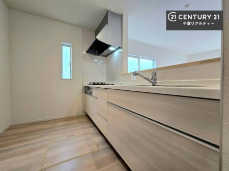 �L�b�`�� ��Ƃ肠�钲���X�y�[�X�ō�Ƃ����₷�����K�ȃL�b�`���ł��I
���q�l�ƈꏏ�ɂ��َq������y���߂�L�X�X�y�[�X�ł��B�y�����������ԂɂȂ肻���ł��ˁI