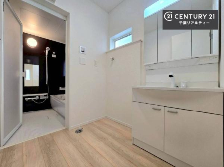 ���ʑ�E���ʏ� �O�ʋ��d�l�̐��ʏ��́A�g�����Ȃ݂����₷������I���͎��[�ɂȂ��Ă��܂��B�h���C���[�₨���ϓ����Еt������̂Ő��ʑ������X�b�L���ƌ����邱�Ƃ��o���܂��I