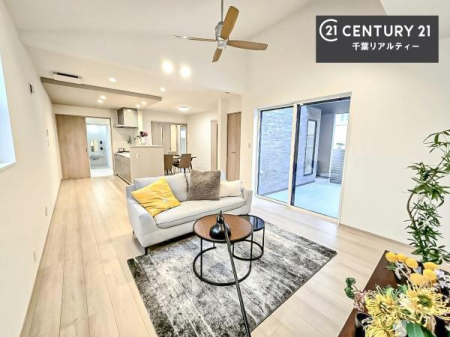 ���r���O �J�����̂���L�XLDK�I�\�t�@�[��_�C�j���O�e�[�u����u���Ă������ɂȂ�Ȃ��̂ŉ��K�ɉ߂����܂��I�R�~���j�P�[�V���������₷�����r���O�ł��I