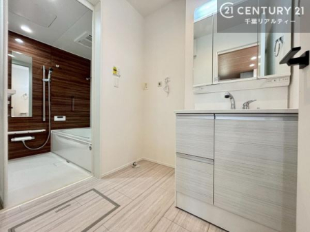 ���ʑ�E���ʏ� �O�ʋ��d�l�̐��ʏ��́A�g�����Ȃ݂����₷������I���͎��[�ɂȂ��Ă��܂��B�h���C���[�₨���ϓ����Еt������̂Ő��ʑ������X�b�L���ƌ����邱�Ƃ��o���܂��I