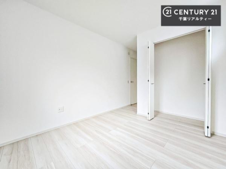 �q������ ���[�X�y�[�X���t���Ă���̂ŁA�}�ȗ��q���ł��U�炩��������������T�b�ƕЂÂ����đ�ϕ֗��ł��I�ǖʂ��L�X���Ă���̂ŁA�׋�����x�b�h�̒u����ɍ���܂���I