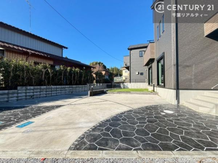 ���ԏ� ���ԃX�y�[�X��2�䕪����܂��I�Z�J���h�J�[�͂������A�o�C�N�⎩�]�ԂȂǂ��u���ꏊ�ɍ���܂���B