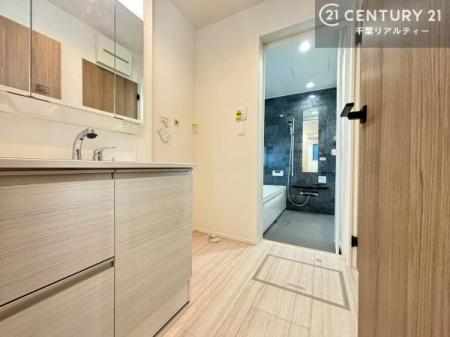 ���ʑ�E���ʏ� �O�ʋ��d�l�̐��ʏ��́A�g�����Ȃ݂����₷������I���͎��[�ɂȂ��Ă��܂��B�h���C���[�₨���ϓ����Еt������̂Ő��ʑ������X�b�L���ƌ����邱�Ƃ��o���܂��I