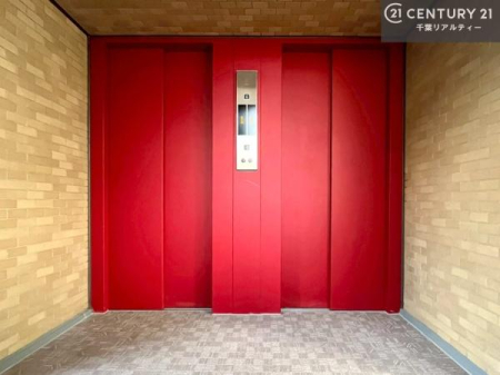 ���̑����p�� �G���x�[�^�[�����̃}���V�����ŁA�d���ו���x�r�[�J�[�̈ړ������K�B�����̐��������X���[�Y�ɂȂ�܂��B