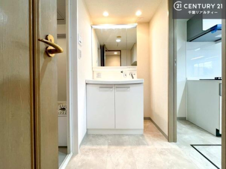 ���ʑ�E���ʏ� �O�ʋ��d�l�̐��ʏ��́A�g�����Ȃ݂����₷������I���͎��[�ɂȂ��Ă��܂��B�h���C���[�₨���ϓ����Еt������̂Ő��ʑ������X�b�L���ƌ����邱�Ƃ��o���܂��I