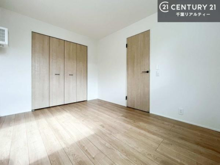 �q������ ���[�X�y�[�X���t���Ă���̂ŁA�}�ȗ��q���ł��U�炩��������������T�b�ƕЂÂ����đ�ϕ֗��ł��I�ǖʂ��L�X���Ă���̂ŁA�׋�����x�b�h�̒u����ɍ���܂���I