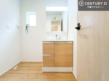 ���ʑ�E���ʏ� �O�ʋ��d�l�̐��ʏ��́A�g�����Ȃ݂����₷������I���͎��[�ɂȂ��Ă��܂��B�h���C���[�₨���ϓ����Еt������̂Ő��ʑ������X�b�L���ƌ����邱�Ƃ��o���܂��I