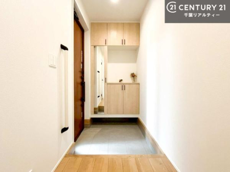 ���� �V���[�Y�{�b�N�X�t���Ȃ̂ŁA���ւ��Еt�����|�������₷���ł��I
�X�b�L���������ւŌ˂��J�����u�ԁA�������̂���S�n������Ԃ��o�}���Ă���܂��B
