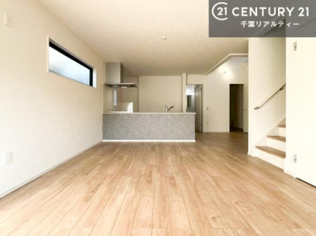 ���r���O �S�n�ǂ����r���O�͉Ƒ������R�ƏW�܂�܂��B�Ƒ��c�R�̎��Ԃ����������ł��B���Ƒ��ƁA����w�[���������Ԃ��߂��������ł��ˁB