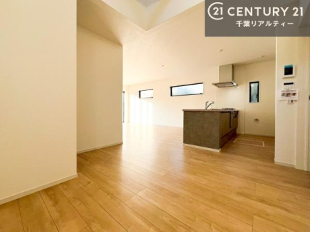 ���r���O �S�n�ǂ����r���O�͉Ƒ������R�ƏW�܂�܂��B�Ƒ��c�R�̎��Ԃ����������ł��B���Ƒ��ƁA����w�[���������Ԃ��߂��������ł��ˁB