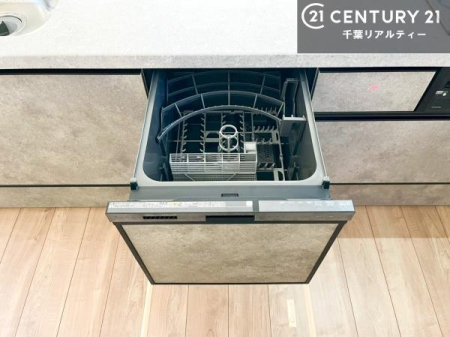 �L�b�`�� �H��@�t���̃L�b�`���ł��I�Z���������r��h�~�Ƃ��đ�ϊ��􂷂�֗��Ȏd�l�ł��I�r���g�C���Ȃ̂ŃL�b�`���̏ꏊ����炸�����X�y�[�X���L���g�����Ƃ��o���܂��I