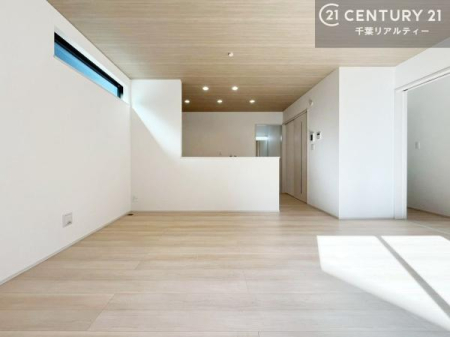 ���r���O �S�n�ǂ����r���O�͉Ƒ������R�ƏW�܂�܂��B�Ƒ��c�R�̎��Ԃ����������ł��B���Ƒ��ƁA����w�[���������Ԃ��߂��������ł��ˁB���邭�J���I�ȋ�Ԃł��B
